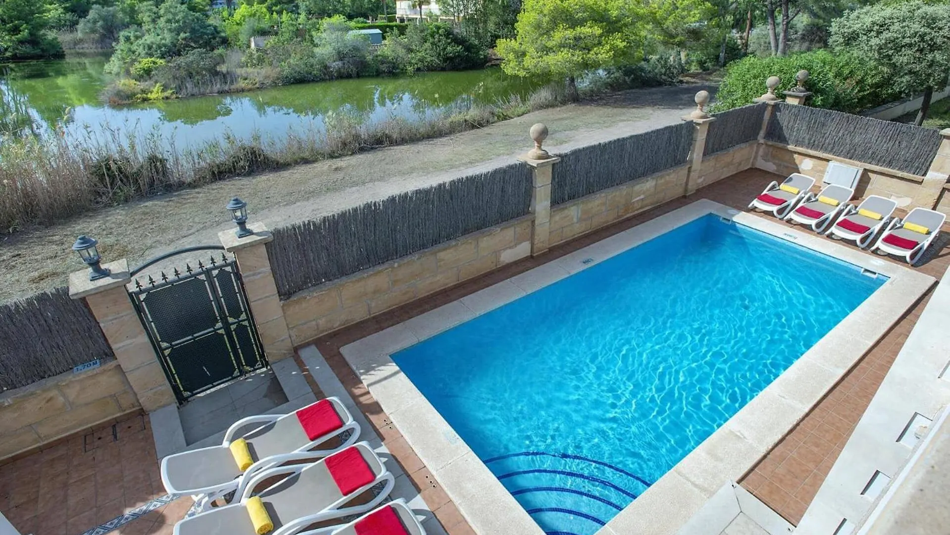 Villa Green Lake By Villa Plus Playa de Muro  Hiszpania